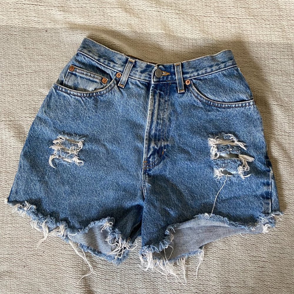 Vintage Distressed High-Waisted Shorts Size 26
